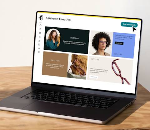 Imagen de una computadora portátil con una pantalla que muestra la función Creative Assistant de Mailchimp. El gráfico contiene diseños generados de la marca ficticia Escultura, que demuestra cómo las herramientas de creación de contenido asistida por IA pueden ayudar a desarrollar contenido de marketing único y personalizado.