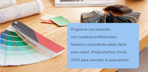Burbuja de SMS contra el fondo del escritorio de un diseñador de interiores